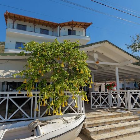 Hotel Take Borsh Bagian luar foto
