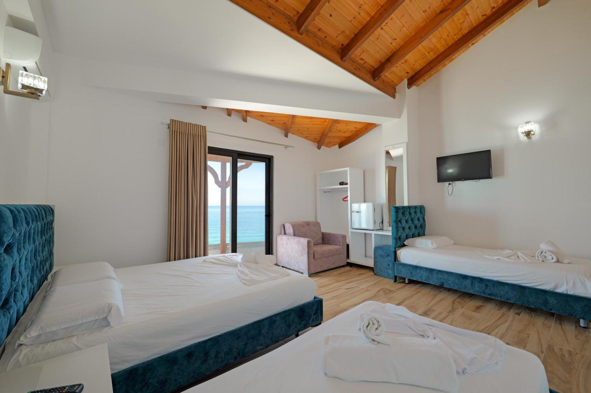 Hotel Take Borsh Bagian luar foto