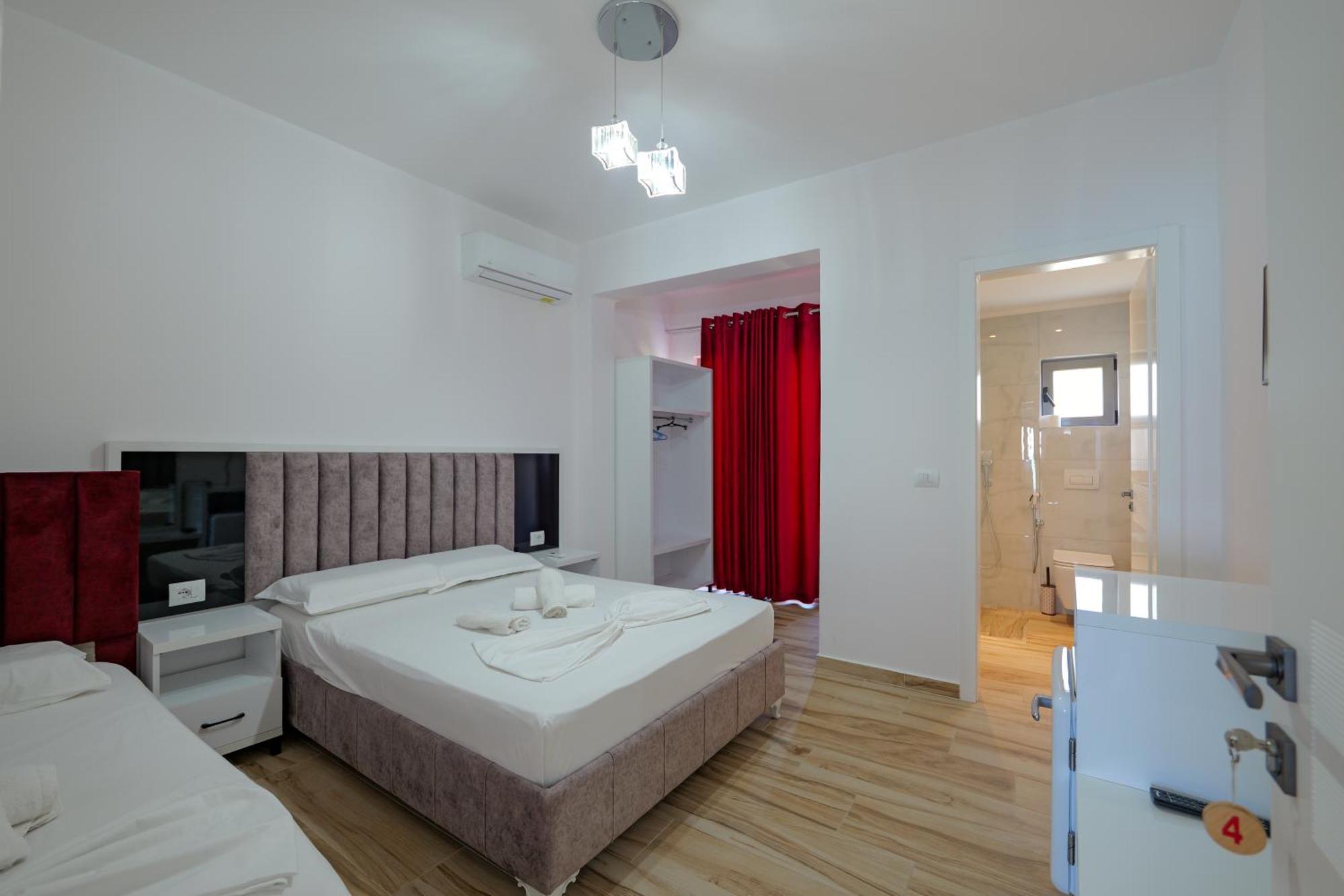 Hotel Take Borsh Bagian luar foto