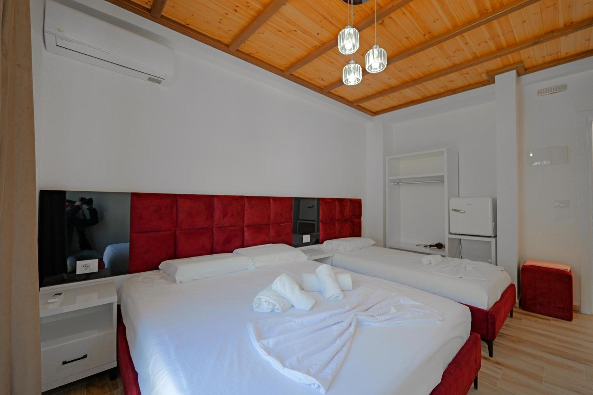 Hotel Take Borsh Bagian luar foto