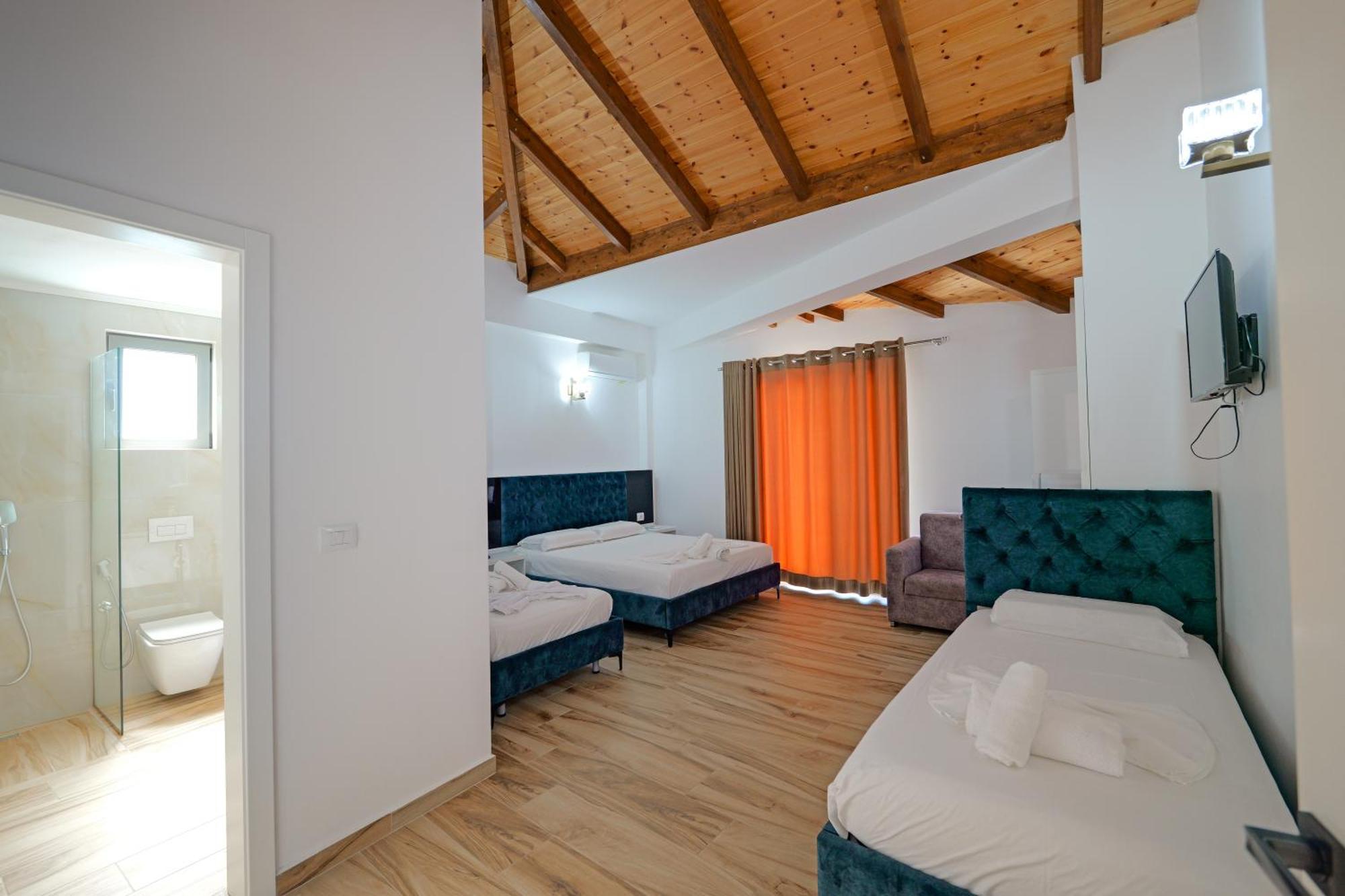 Hotel Take Borsh Bagian luar foto